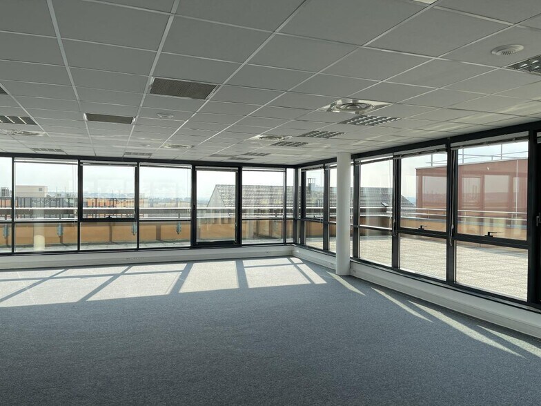 Bureau dans Créteil à louer - Photo du bâtiment - Image 3 de 7