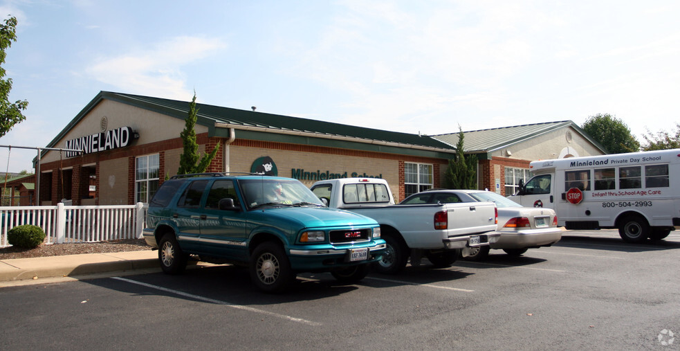 5707 Salem Run Blvd, Fredericksburg, VA for sale - Primary Photo - Image 1 of 11