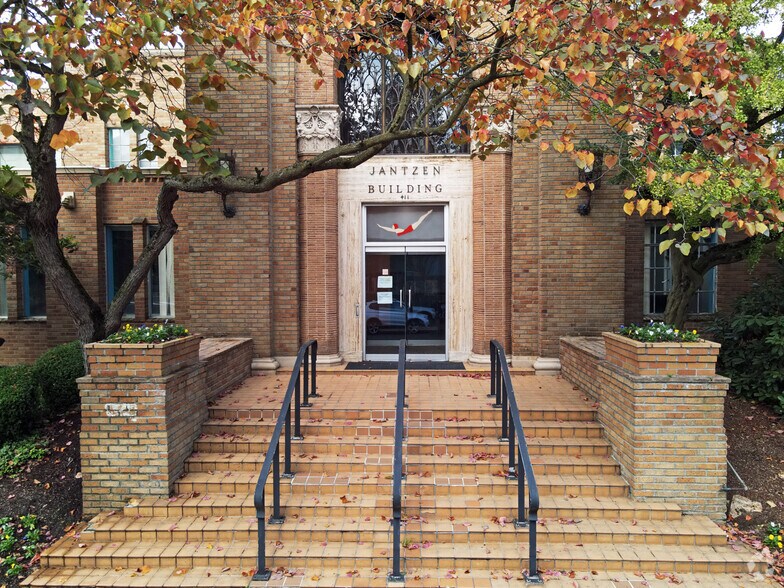 401-411 NE 19th Ave, Portland, OR à louer - Photo du bâtiment - Image 3 de 7