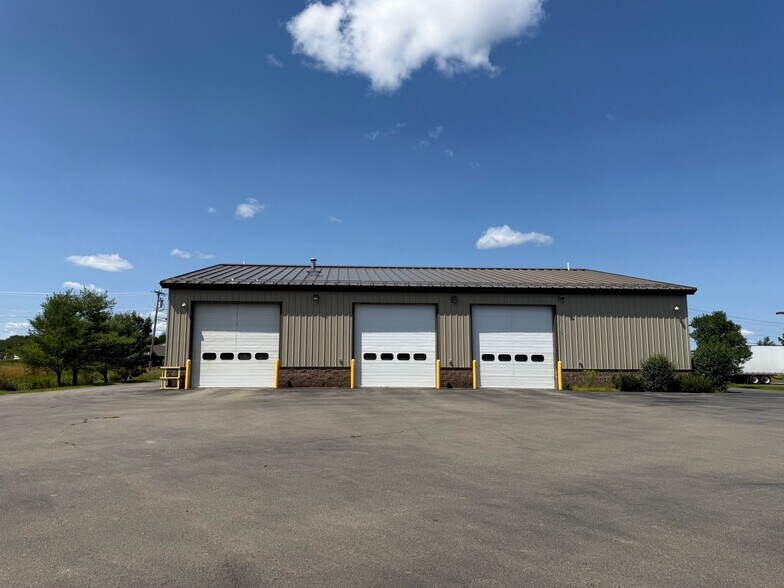 73 Carey cir, Hampden, ME à vendre - Photo du bâtiment - Image 2 de 4