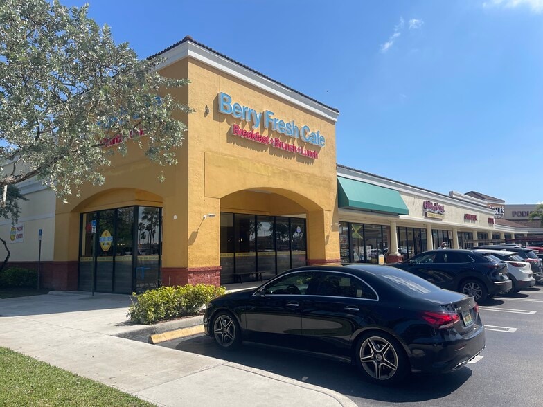 6901 Okeechobee Blvd, West Palm Beach, FL à louer - Photo du bâtiment - Image 2 de 17