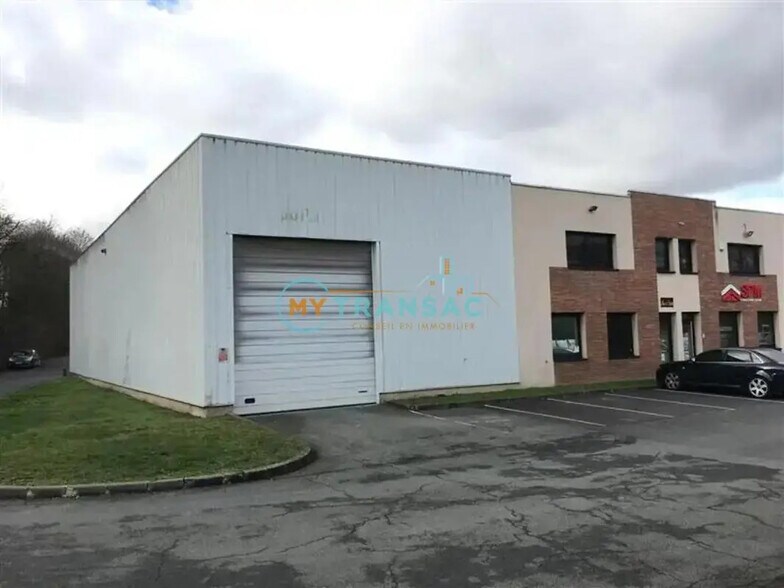 Industrial in Noisiel for lease - Building Photo - Image 2 of 11