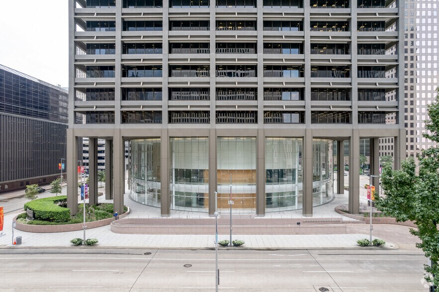 1001 Louisiana St, Houston, TX à louer - Photo du bâtiment - Image 3 de 5