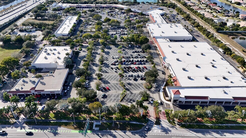 Southern Blvd, Wellington, FL à louer - Photo du bâtiment - Image 2 de 18