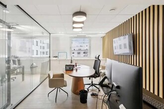 13 Bis Rue De L'Abreuvoir, Courbevoie for lease Interior Photo- Image 1 of 11