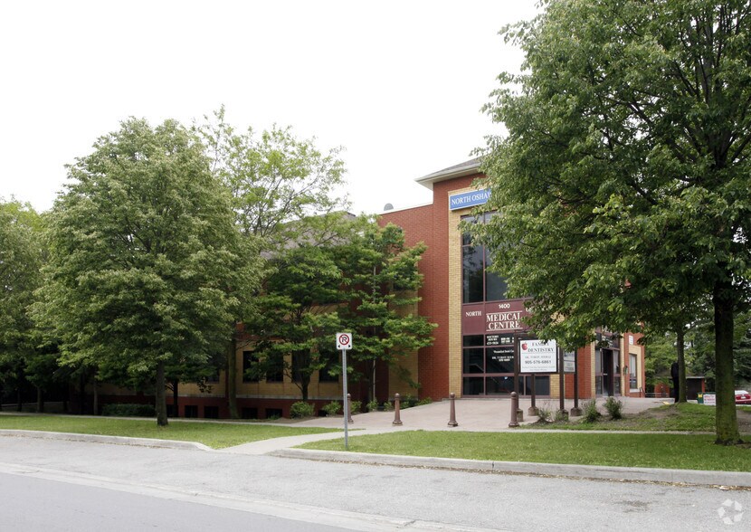 1400 Ritson Rd N, Oshawa, ON à vendre - Photo du bâtiment - Image 2 de 2