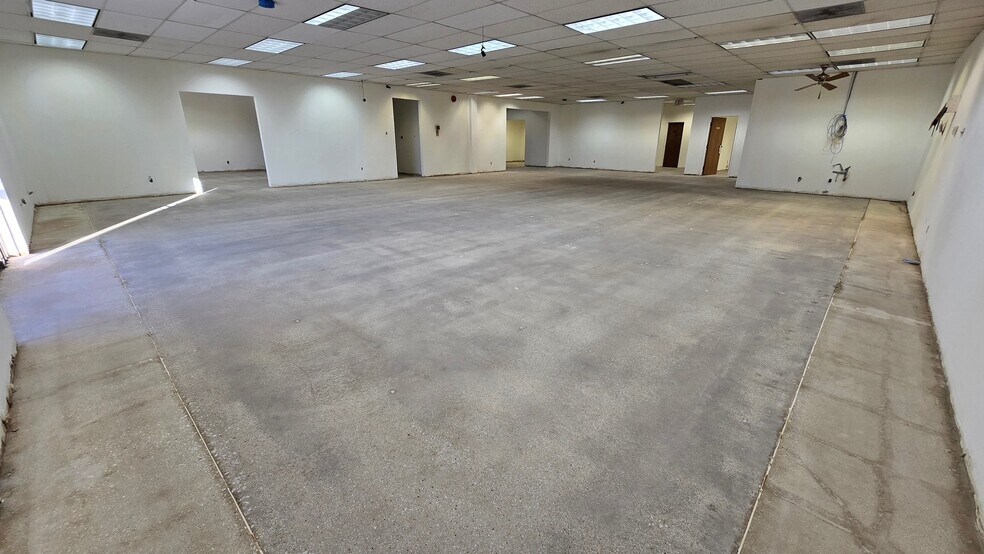 605 W Mockingbird Ln, Dallas, TX à vendre - Photo du bâtiment - Image 2 de 7