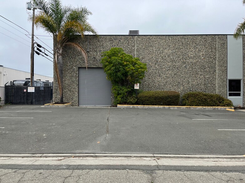 477 Roland Way, Oakland, CA à louer - Photo du bâtiment - Image 3 de 27