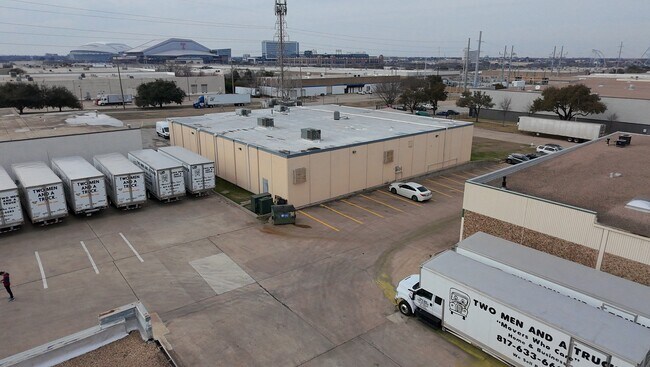 More details for 320-322 International Pky, Arlington, TX - Industrial for Lease