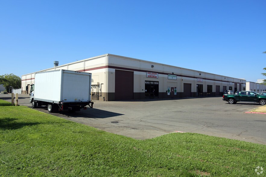 8830-8850 Fruitridge Rd, Sacramento, CA for lease - Building Photo - Image 2 of 2