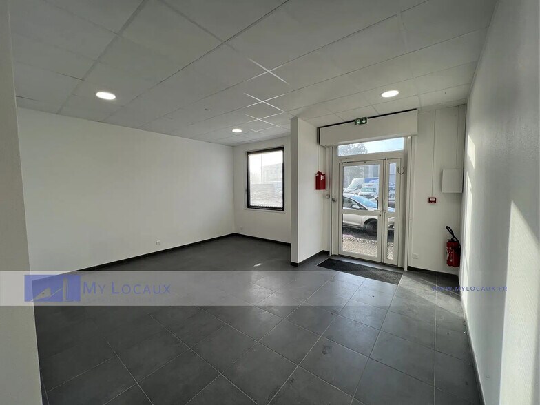 Industrial in Gennevilliers for lease - Lobby - Image 2 of 15