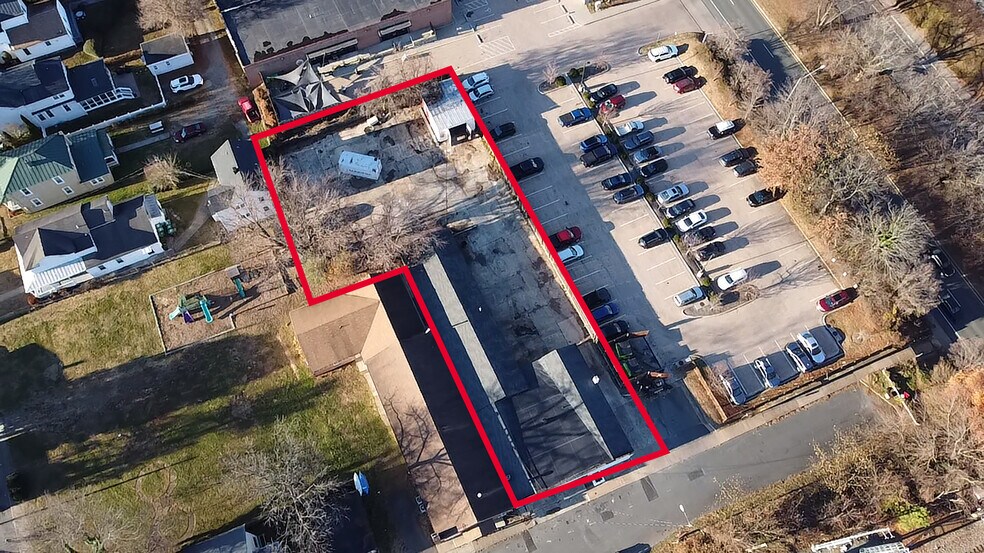 215 Albemarle St, Charlottesville, VA à vendre - Photo du bâtiment - Image 1 de 1