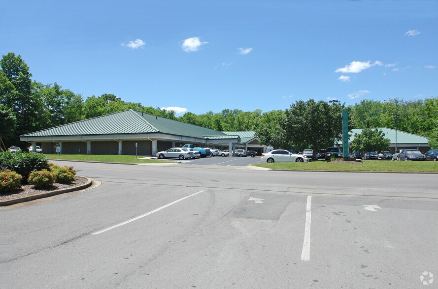 1001-1045 N Highland Ave, Murfreesboro, TN à louer - Photo du bâtiment - Image 2 de 23