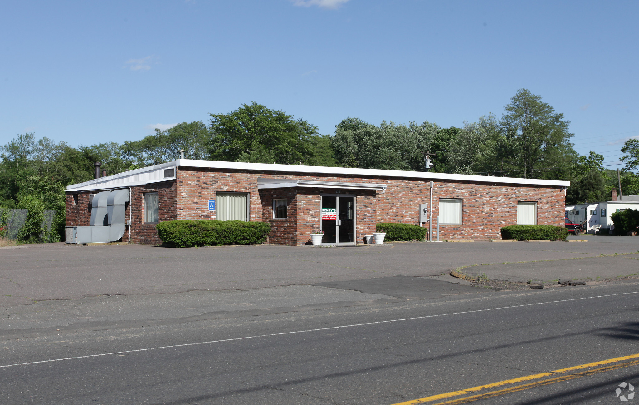 255 S Main St, East Windsor, CT for sale Primary Photo- Image 1 of 1