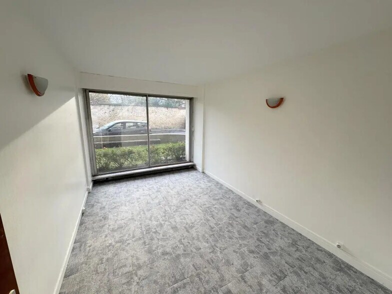 Bureau dans Versailles à louer - Photo du bâtiment - Image 2 de 15