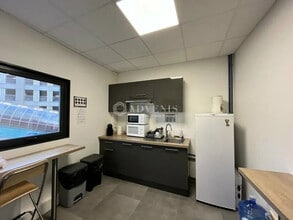 Bureau dans Montigny-le-Bretonneux à louer Photo intérieure- Image 2 de 2