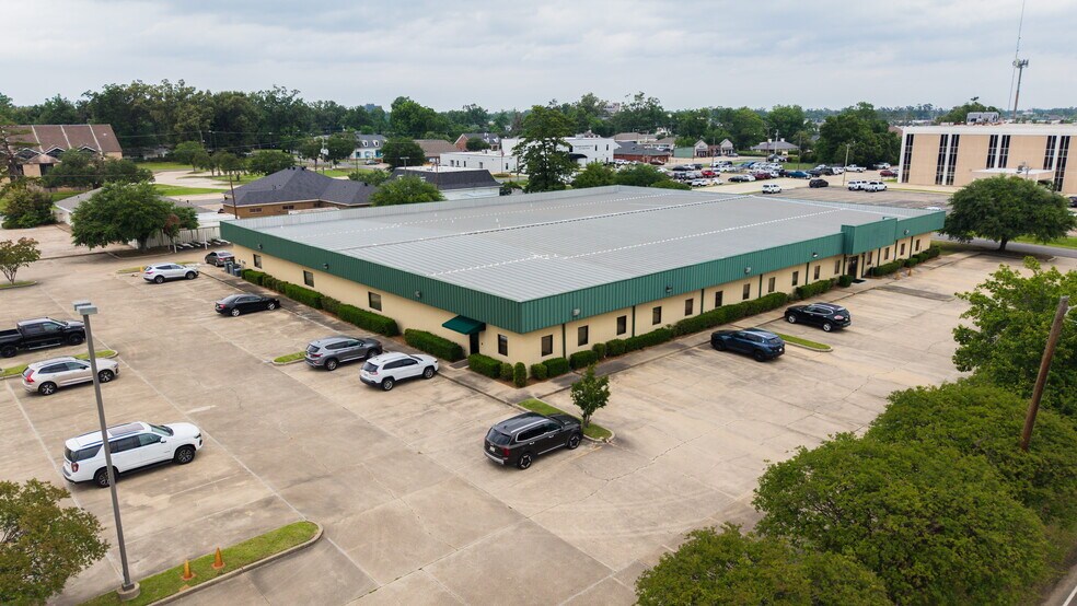 1301 Hudson Ln, Monroe, LA à vendre - Photo du bâtiment - Image 2 de 24