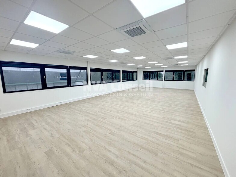 Industriel dans SAINT-OUEN-L'AUMONE à louer - Photo du bâtiment - Image 2 de 10