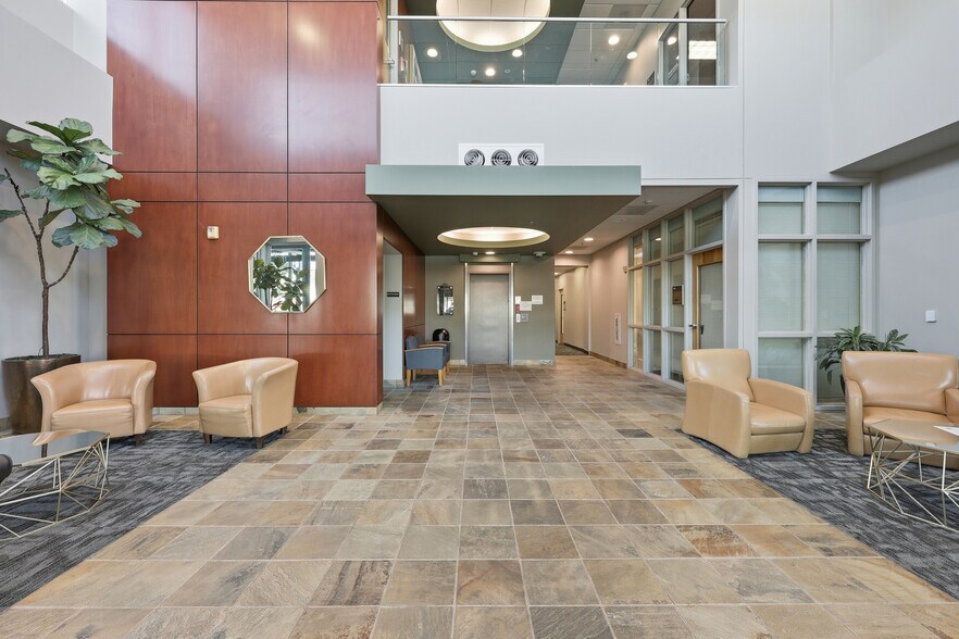 24076 SE Stark St, Gresham, OR à louer - Photo du bâtiment - Image 2 de 42