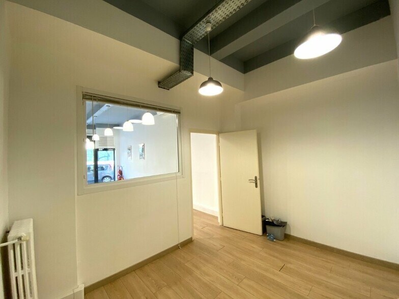 Retail in Nice for sale - Interior Photo - Image 3 of 4