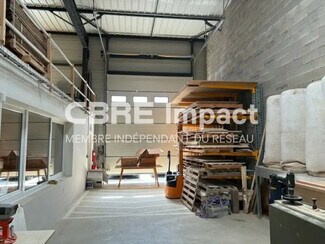 Plus de détails pour Local d'activités à louer