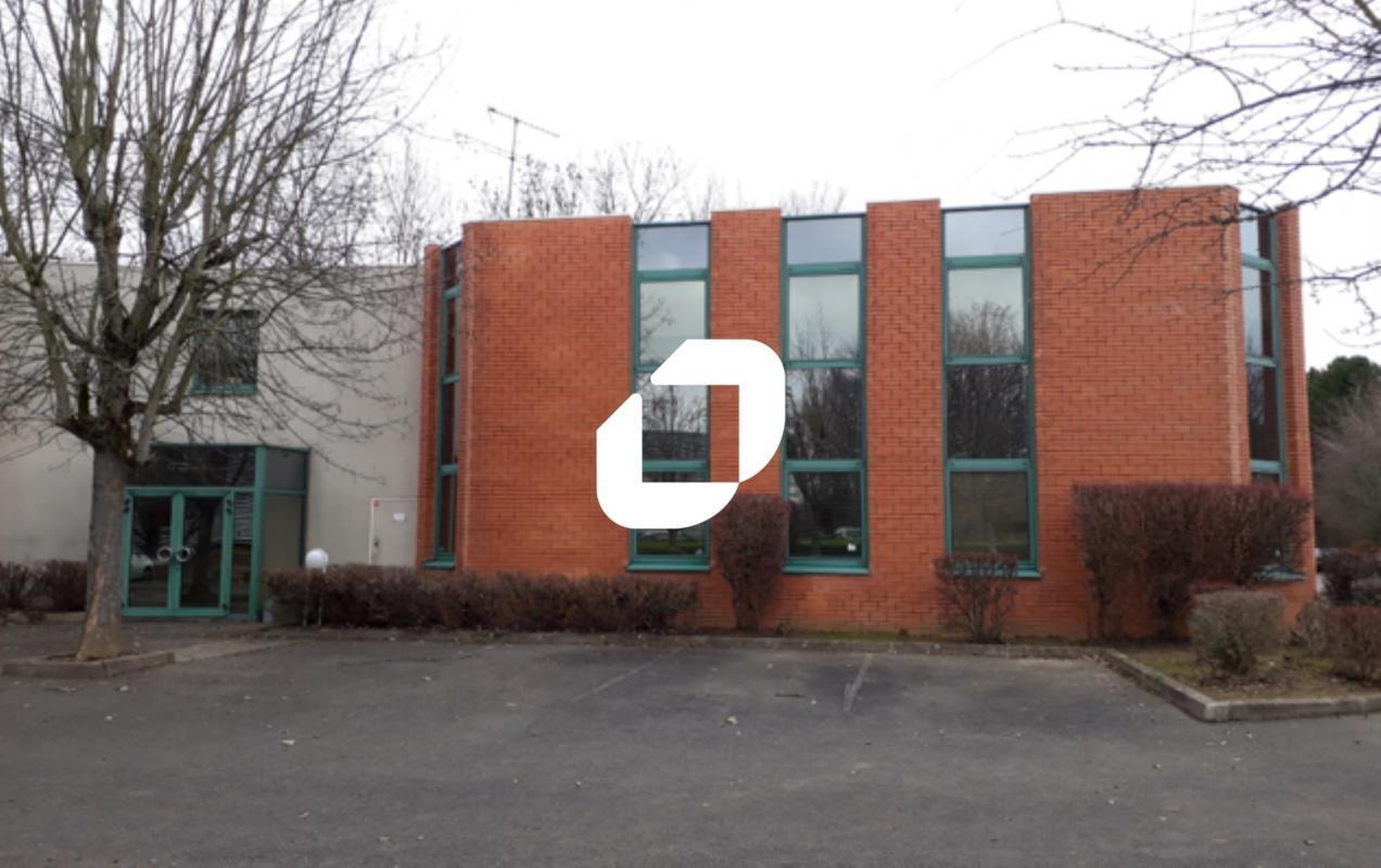 Office in Trappes for sale Building Photo- Image 1 of 12