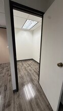 18345 Ventura Blvd, Tarzana, CA for lease Interior Photo- Image 2 of 5