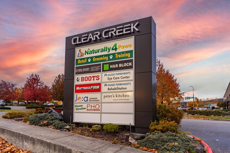 10576 Silverdale Way, Silverdale, WA à louer - Photo du bâtiment - Image 1 de 3