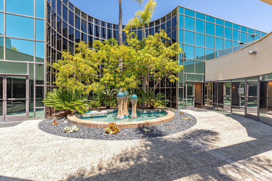 5820 Oberlin Dr, San Diego, CA à vendre - Photo du bâtiment - Image 2 de 25