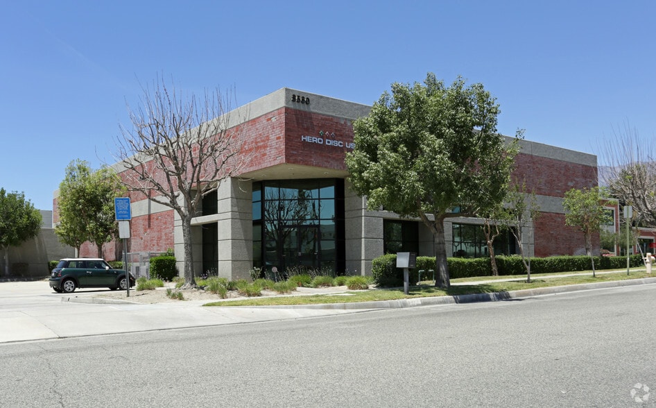 8560 Oakwood Pl, Rancho Cucamonga, CA for lease - Primary Photo - Image 2 of 5