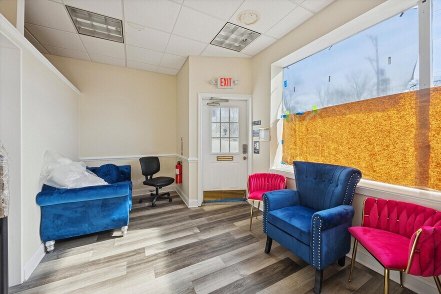 137 MacDade Blvd, Folsom, PA à vendre - Photo intérieure - Image 3 de 14