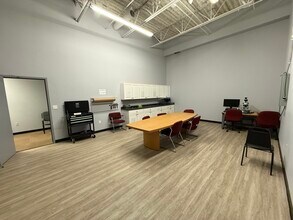 4 Bud Way, Nashua, NH for lease Interior Photo- Image 2 of 4