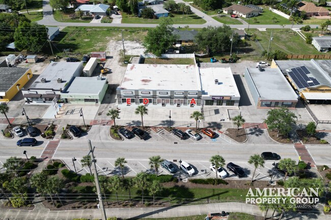 Plus de détails pour 2695 Tamiami Trl, Port Charlotte, FL - Commerce de détail à louer