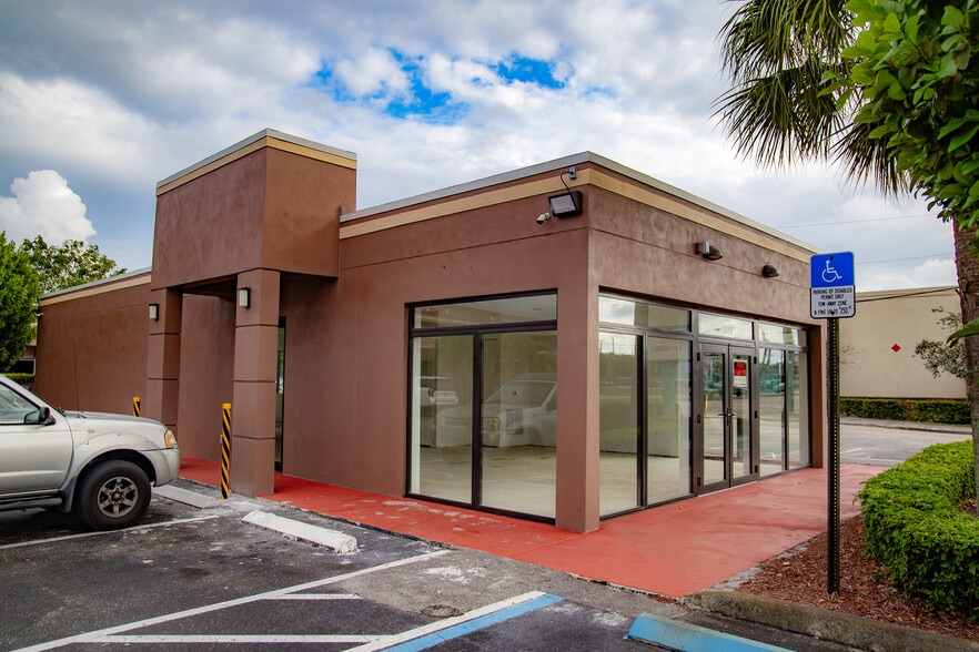 1048 S Military Trl, West Palm Beach, FL for sale - Primary Photo - Image 1 of 5
