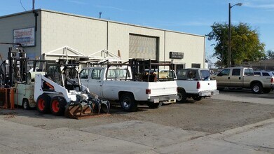 4652 E Waterloo Rd, Stockton, CA for lease Interior Photo- Image 2 of 2