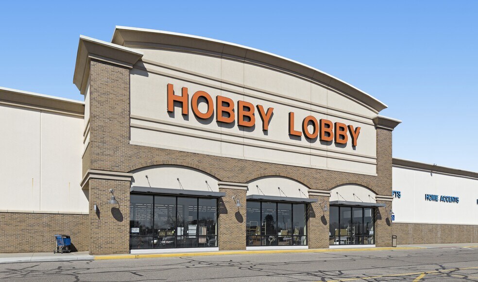 3192 S Linden Rd, Flint, MI for lease - Building Photo - Image 2 of 6