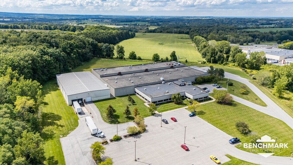 2754 W Park Dr, Bloomfield, NY à vendre - Photo principale - Image 1 de 17