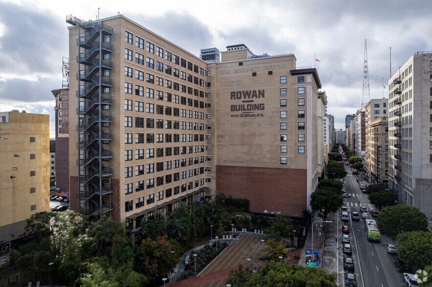 460 S Spring St, Los Angeles, CA à louer - Photo du bâtiment - Image 2 de 17