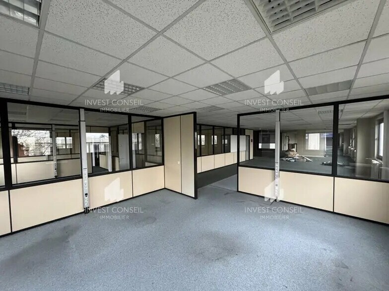 17-21 Rue Du Petit Albi, Cergy for lease - Interior Photo - Image 3 of 19