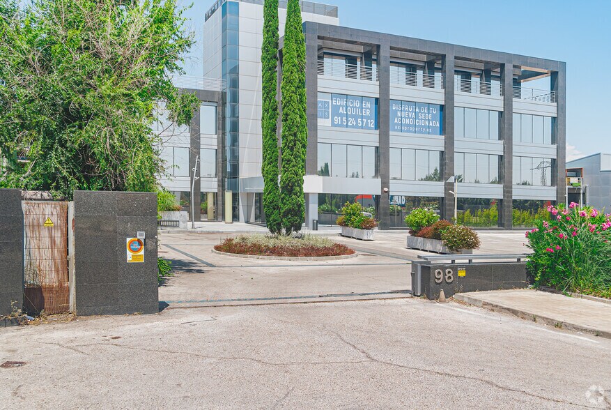Carretera Fuencarral, 98, Alcobendas, Madrid à louer - Photo du bâtiment - Image 3 de 11