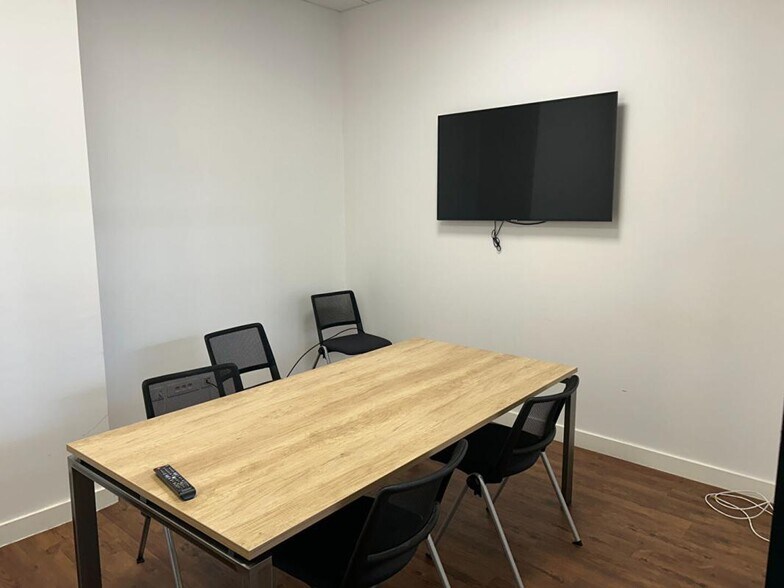 Office in Le Bouscat for lease - Building Photo - Image 2 of 9