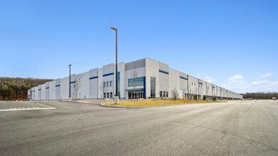 25 Old Mill Rd, Suffern, NY for lease Building Photo- Image 2 of 7