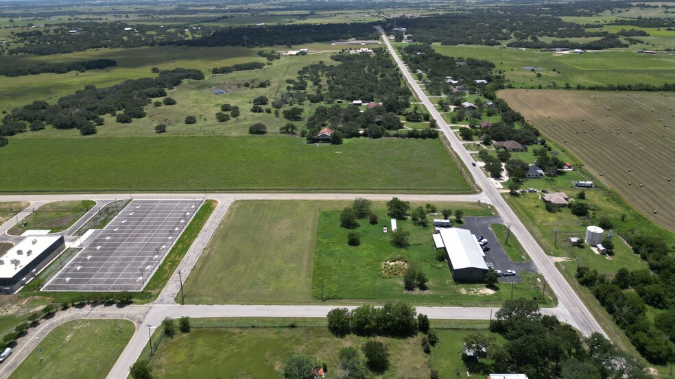 383 FM 970, Florence, TX à vendre - Photo du bâtiment - Image 2 de 11