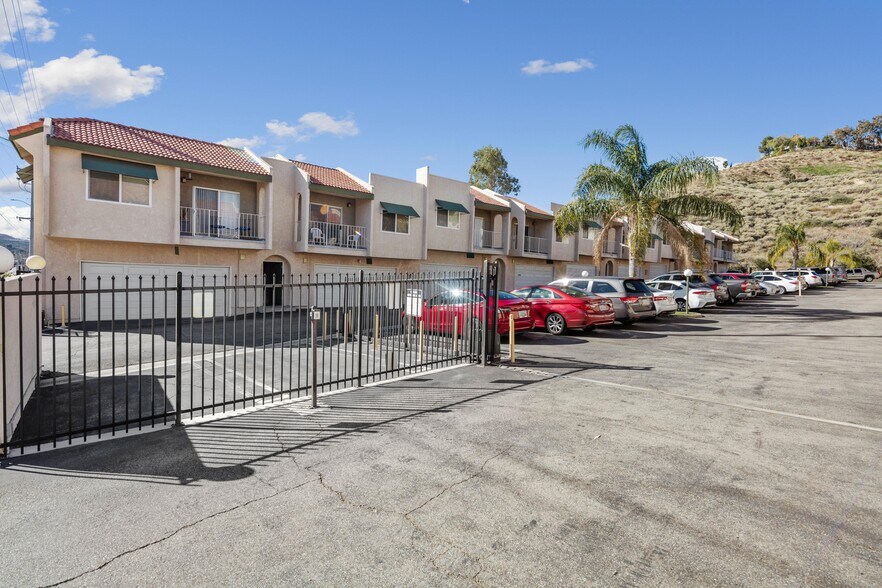 18335-18345 Sierra Hwy, Santa Clarita, CA à louer - Photo du bâtiment - Image 2 de 8