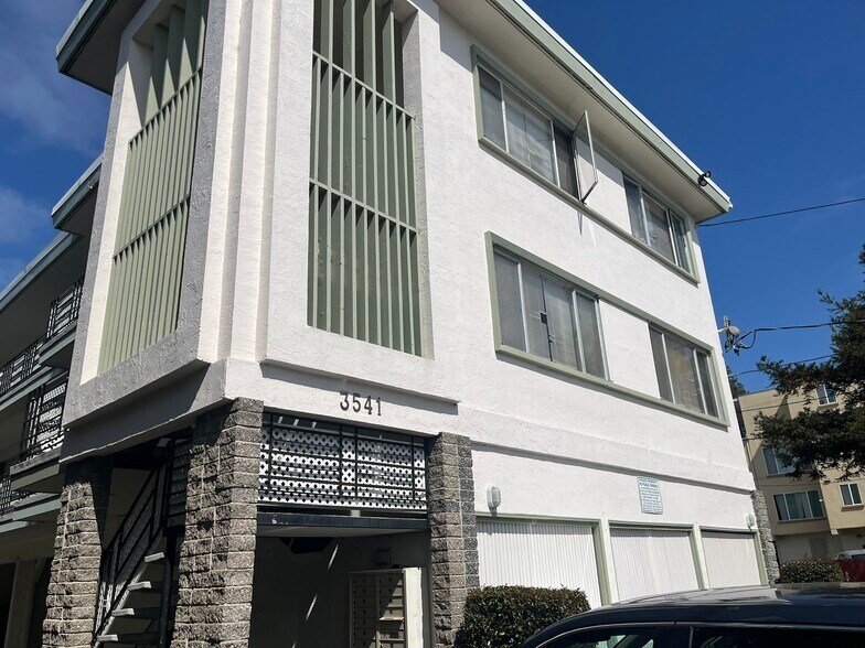 3541 Dimond Ave, Oakland, CA à vendre - Photo du bâtiment - Image 3 de 8