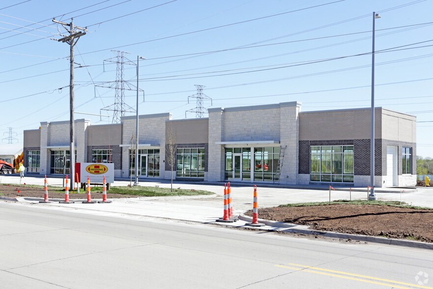 5501 NW Beaver Dr, Johnston, IA for lease - Building Photo - Image 2 of 4