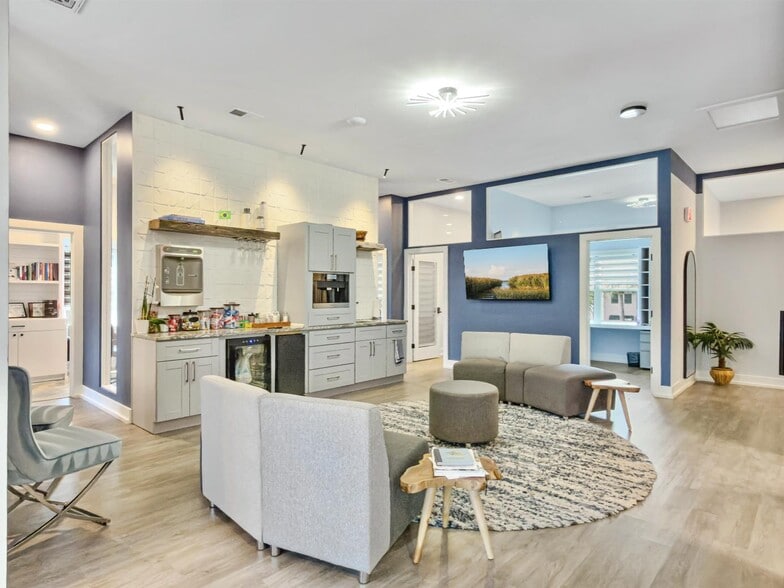 668 Marina Dr, Charleston, SC for lease - Lobby - Image 2 of 23