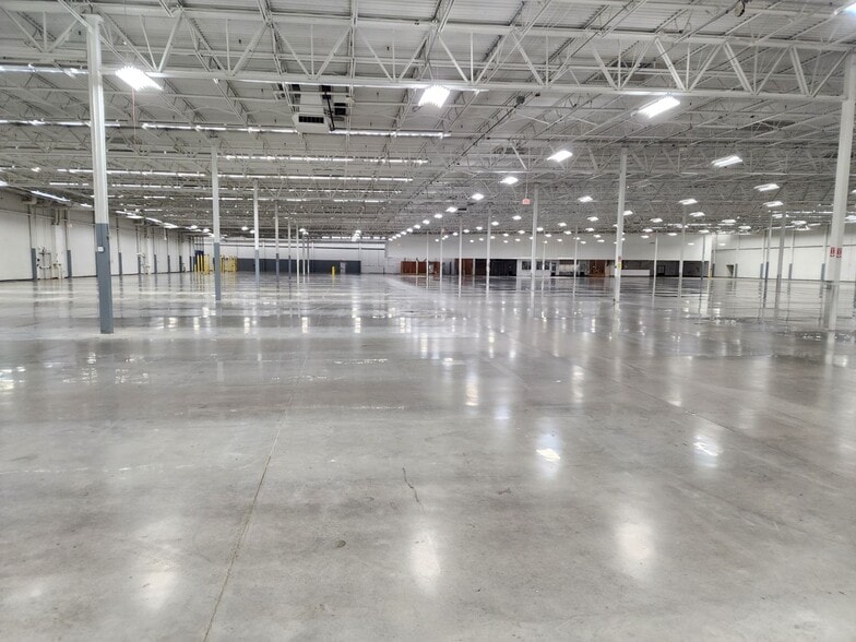 32625 Northwestern Hwy, Farmington Hills, MI à louer - Photo intérieure - Image 3 de 7