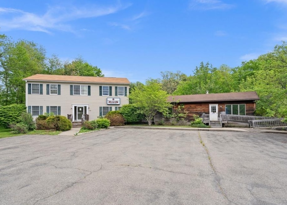 2300 State Route 208 #2288 & 2290 portefeuille de 2 propriétés à vendre sur LoopNet.ca Photo du bâtiment- Image 1 de 43