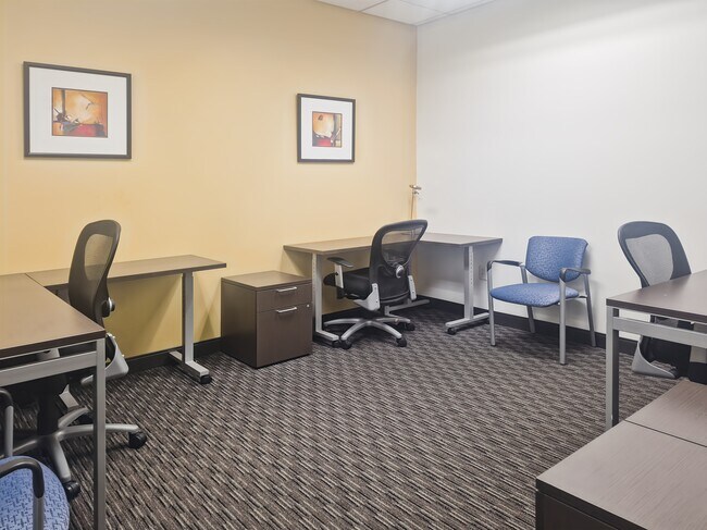 Plus de détails pour 10200 Forest Green Blvd, Louisville, KY - Coworking à louer